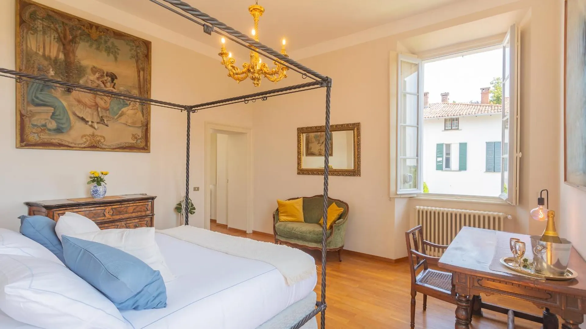 Luxury Apartments In Villa Cardinal Ciceri By Rent All Como San Fermo della Battaglia Italy