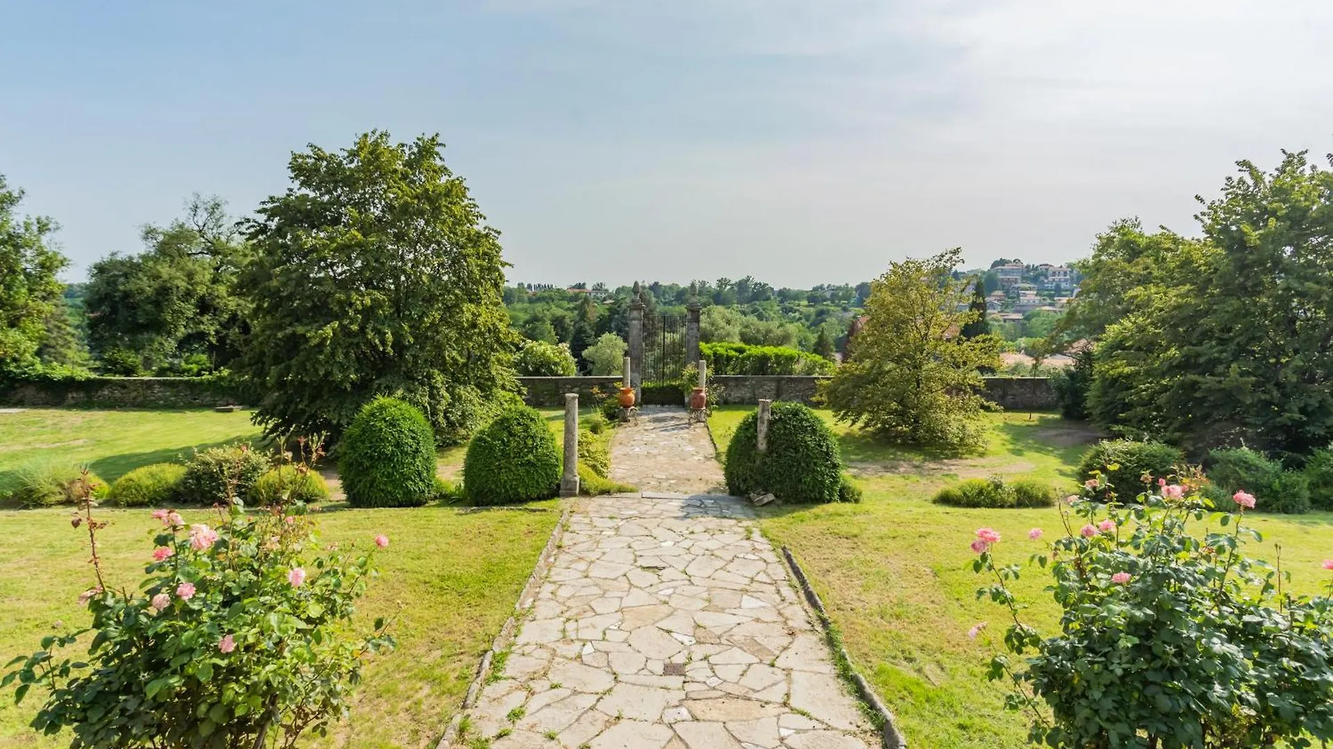 Luxury Apartments In Villa Cardinal Ciceri By Rent All Como San Fermo della Battaglia Italy